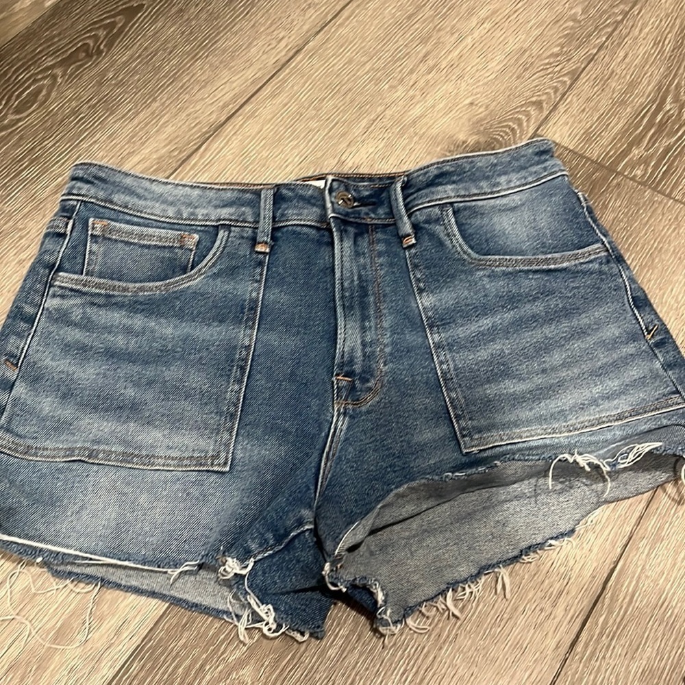 𝅺GOOD American shorts